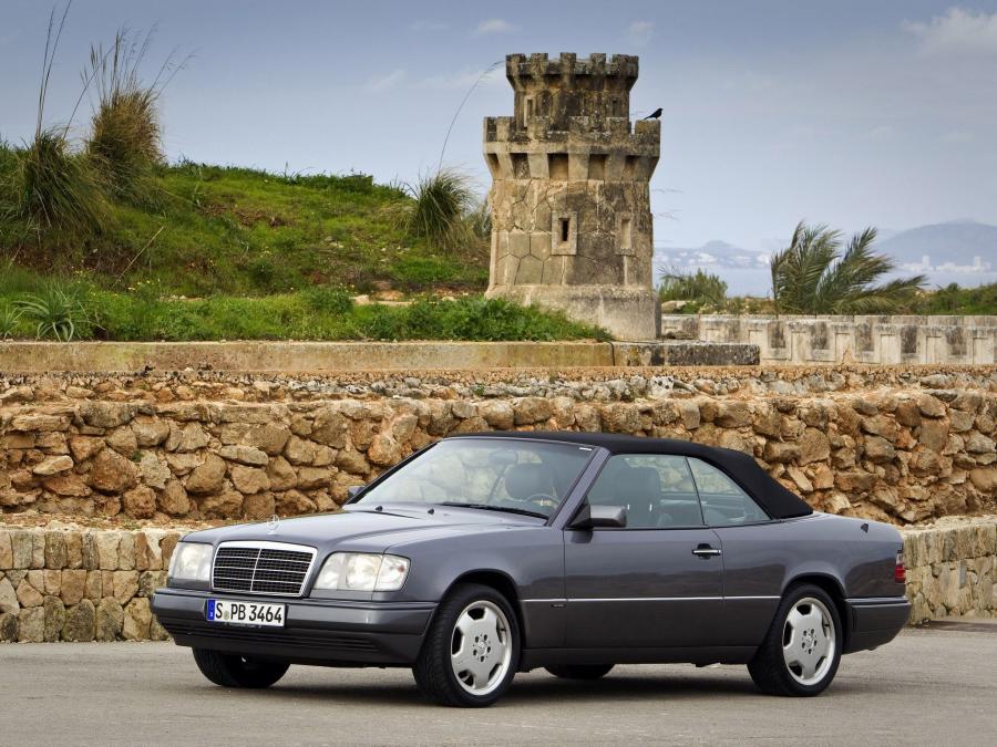  Mercedes-Benz E220 Cabriolet 1993 года  (фото 4 из 27)
